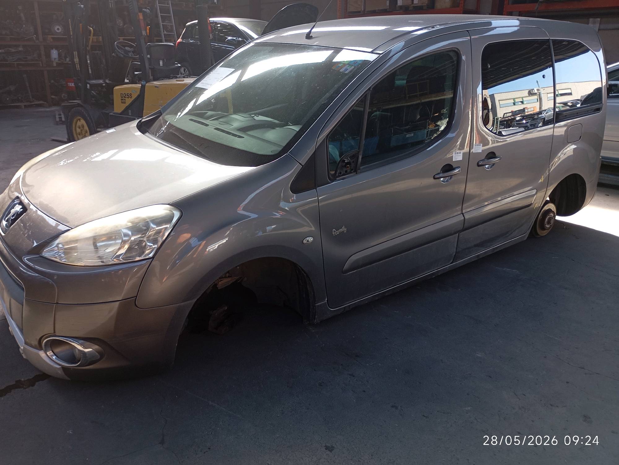 Deur links voor Peugeot PARTNER II 2008 - 18