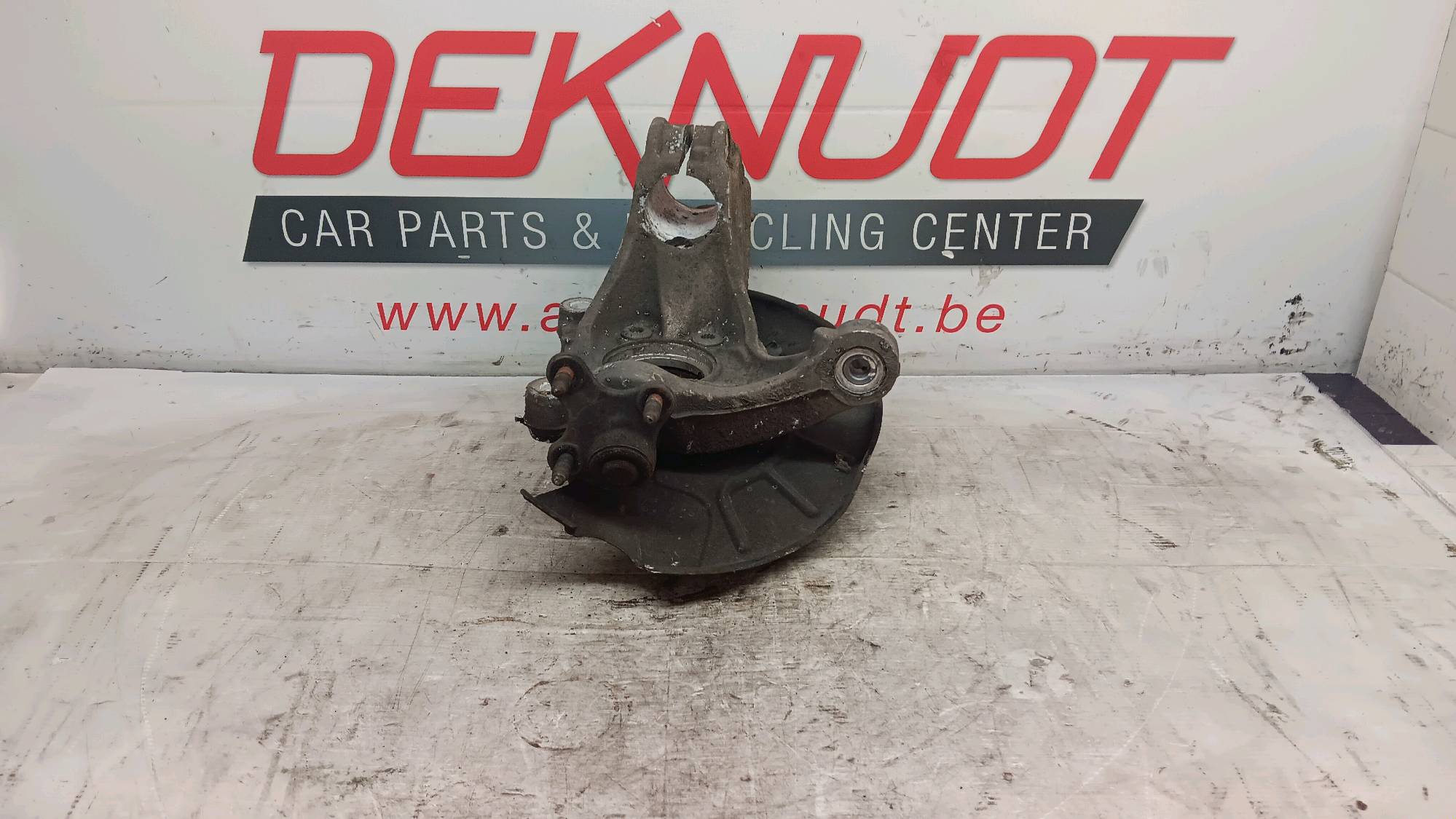 Fusee rechts voor Vw PASSAT B7 2010 - 14 3AA