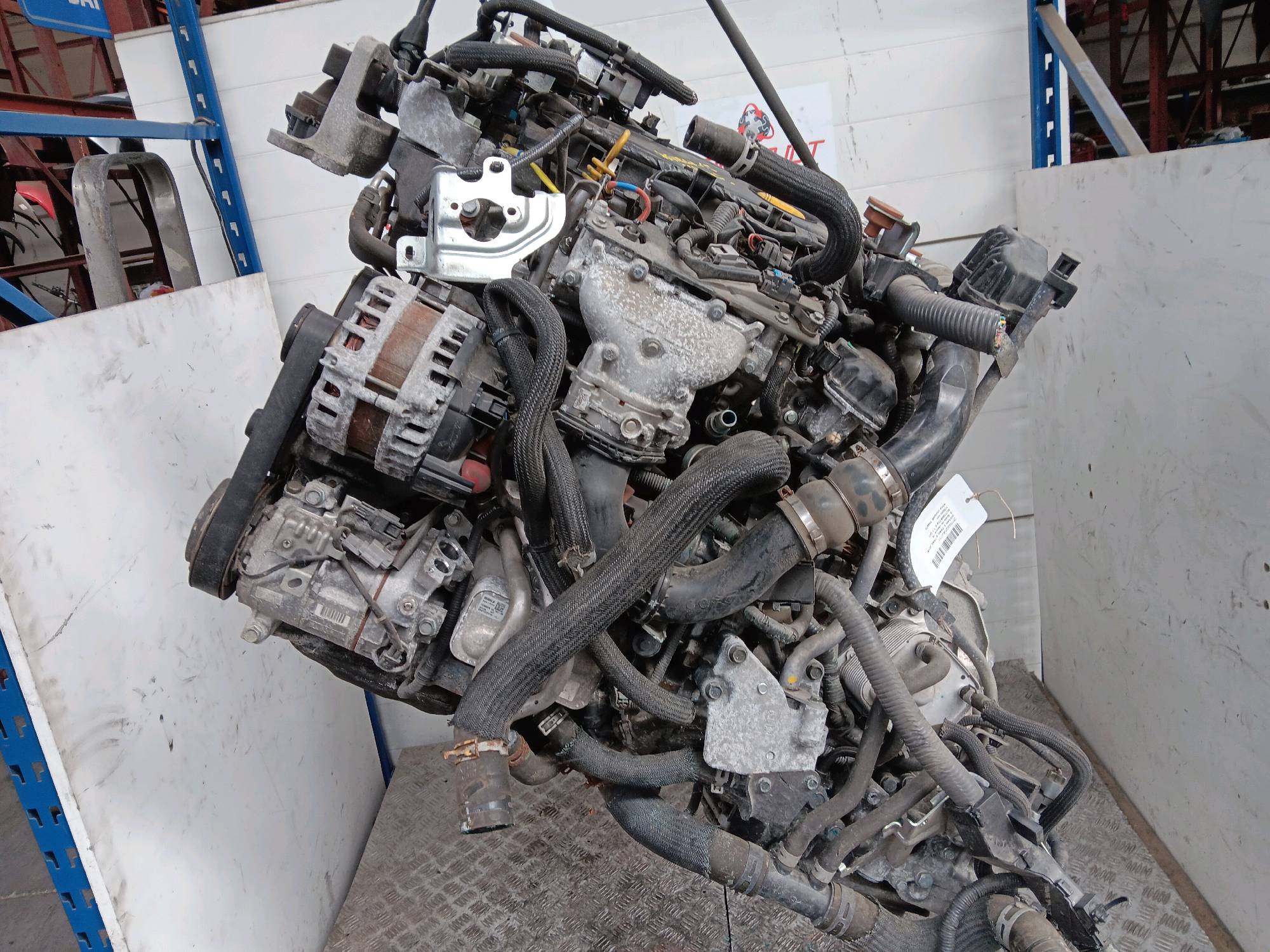 1. Motor Nissan X-TRAIL 2014-