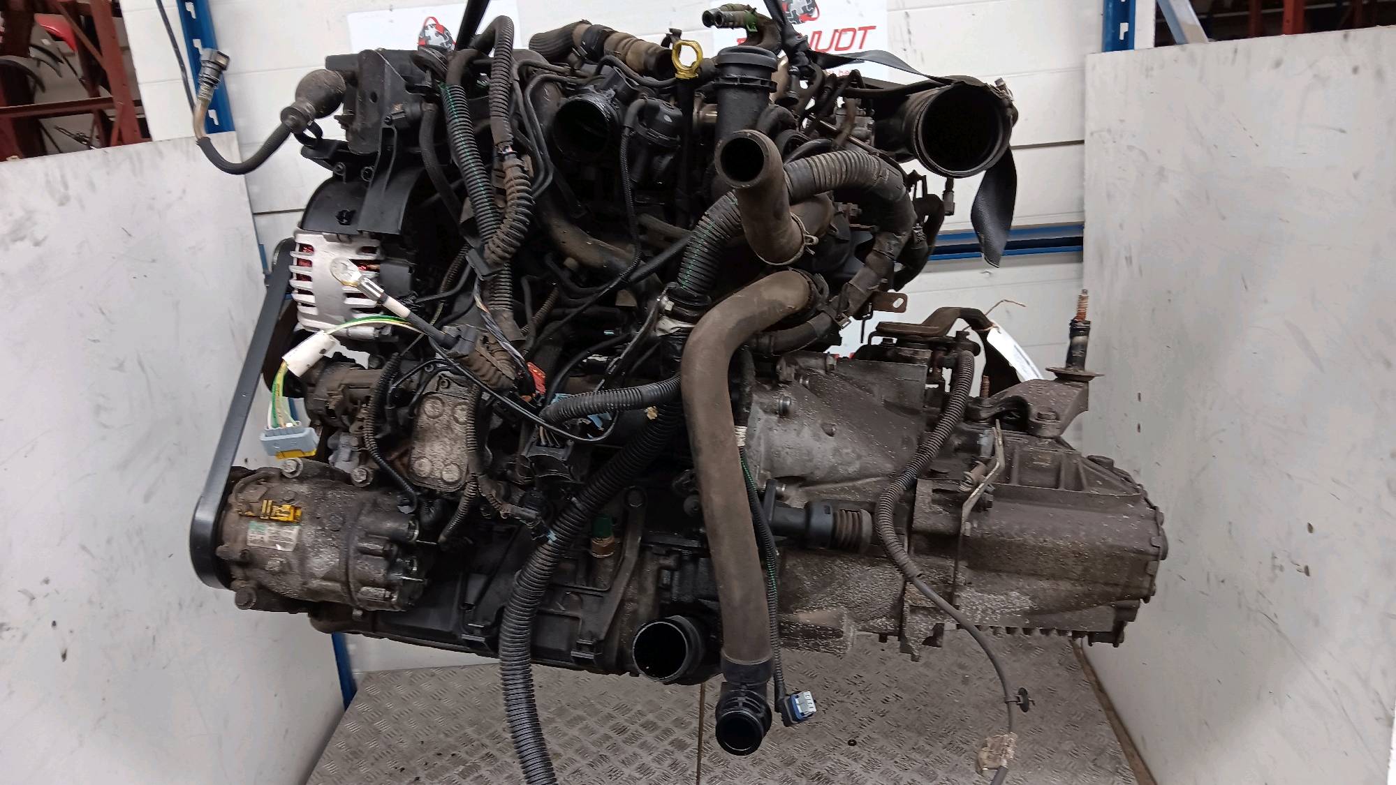 1. Motor Citroen C8