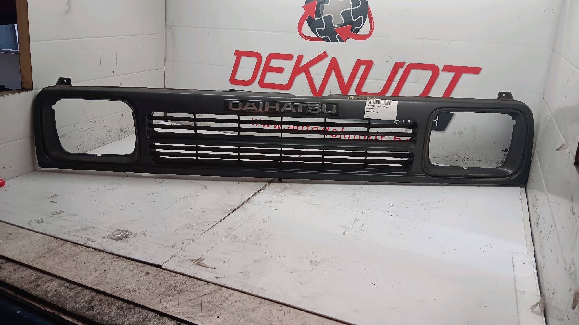 Grill voor Daihatsu FEROZA (F 300)