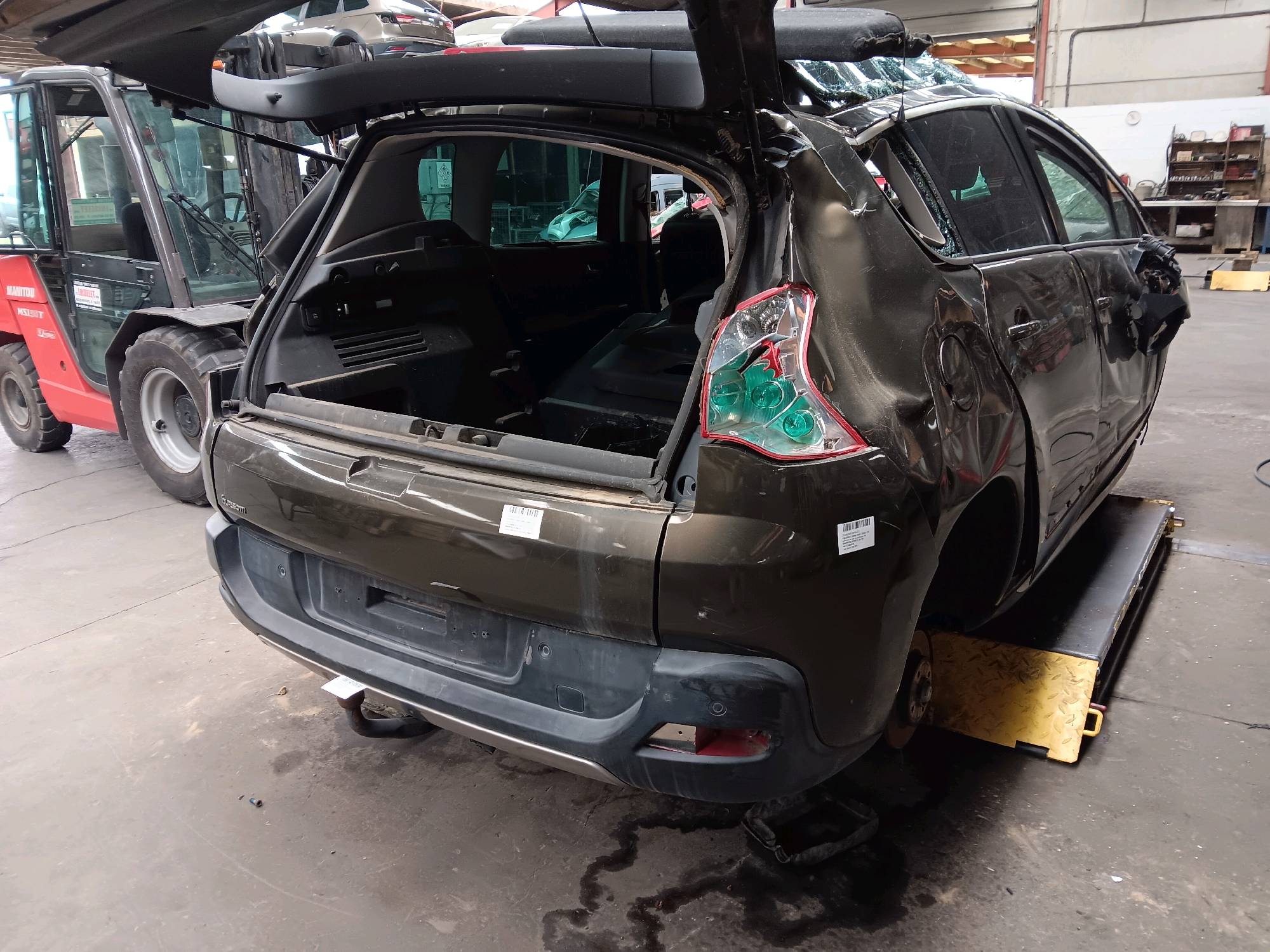Crochet Peugeot 3008 I 2009 - 16