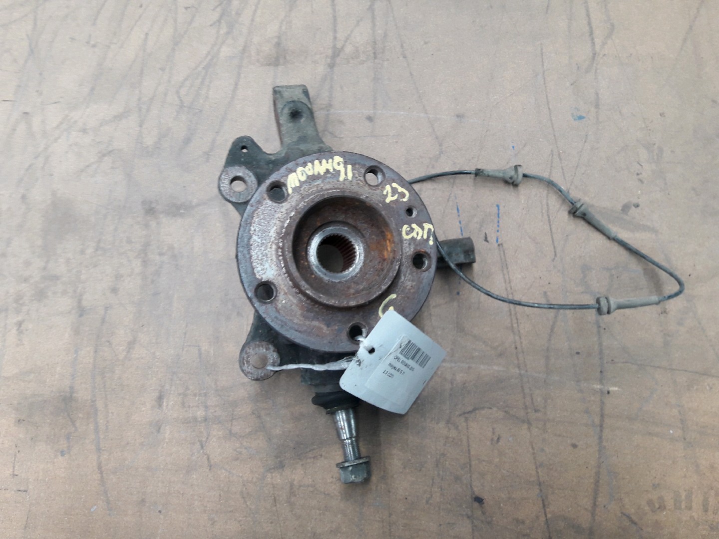 Fusee links voor Opel MOVANO II 2010-