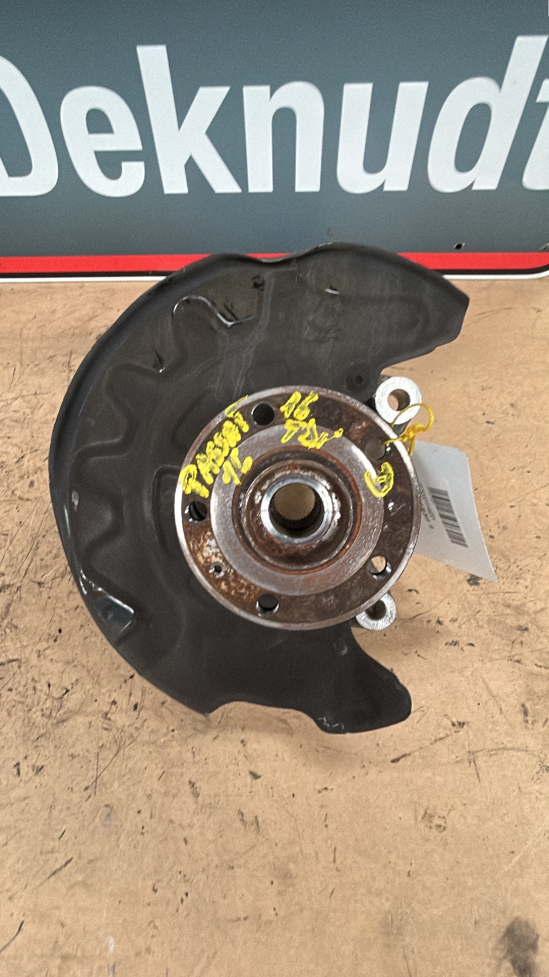 Fusee rechts voor Vw PASSAT B8 2015 - 19