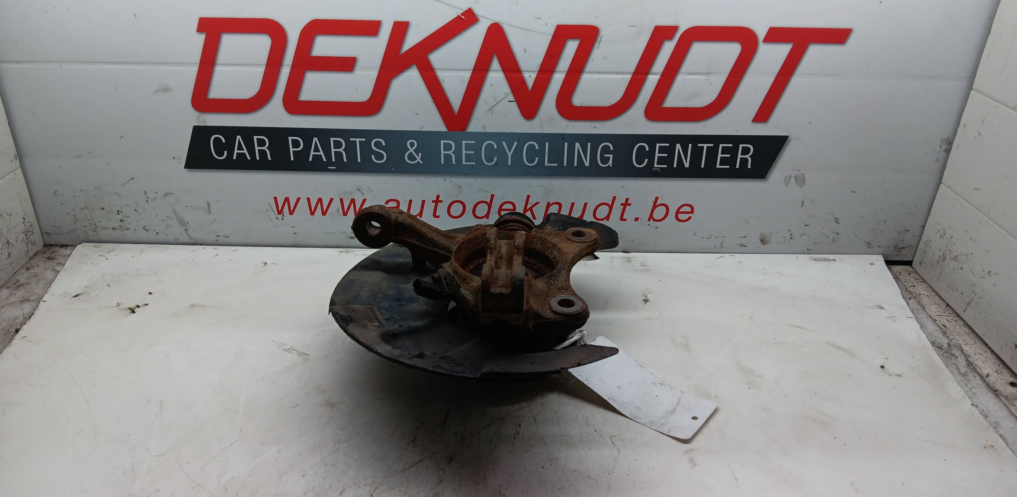 Fusee rechts voor Vw T6 Kombi