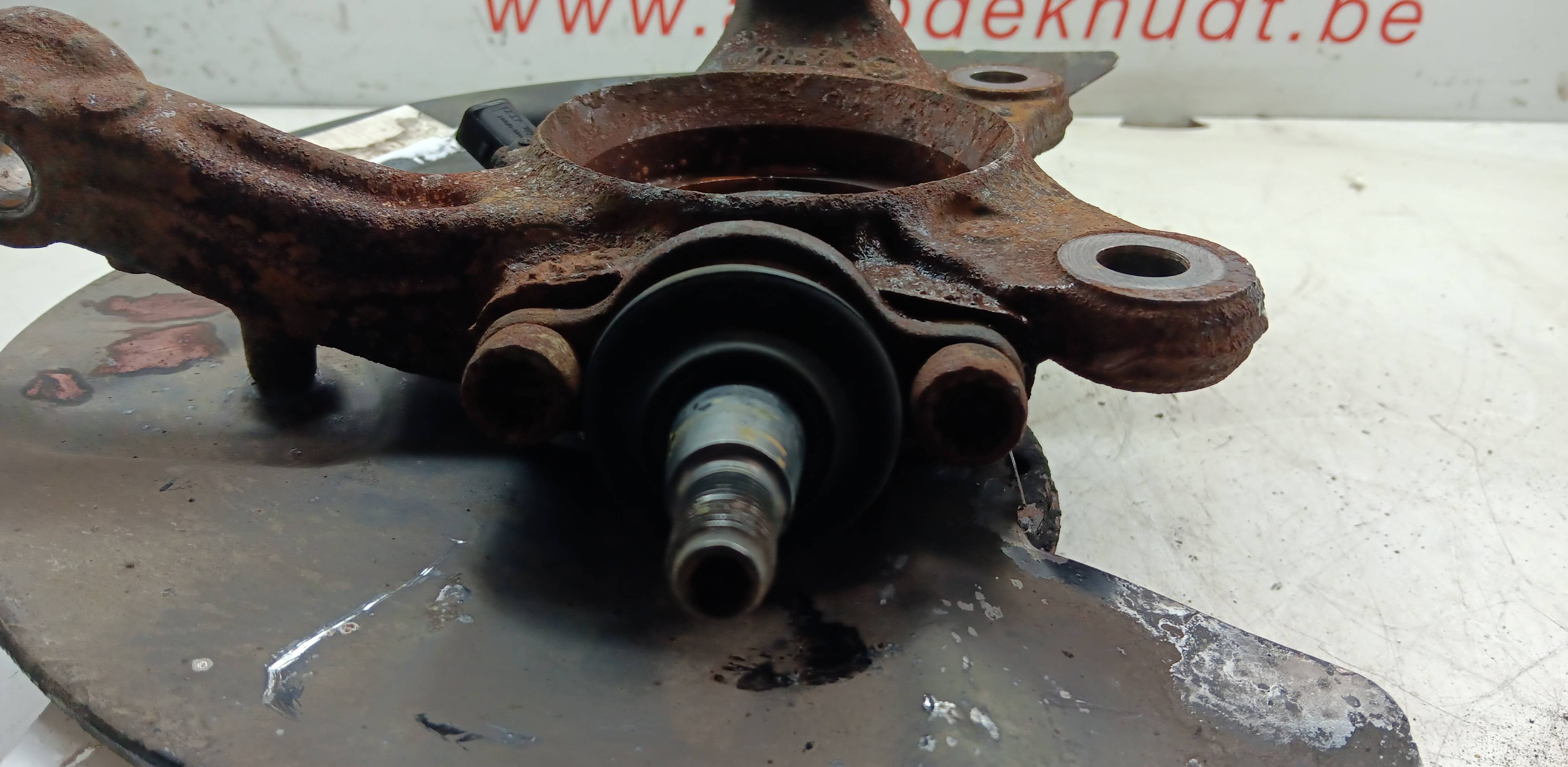 Fusee links voor Vw T6 Kombi
