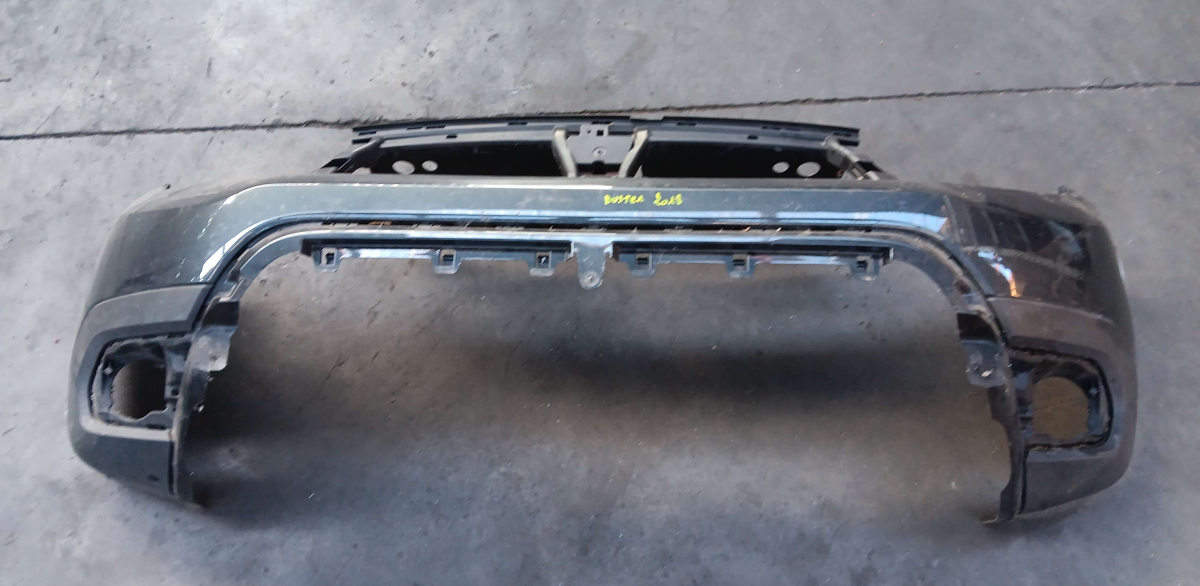 Bumper voor + sensor Dacia DUSTER II 2017 - 22
