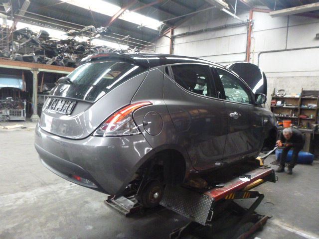 feu ARD Lancia YPSILON II 2011 - 17