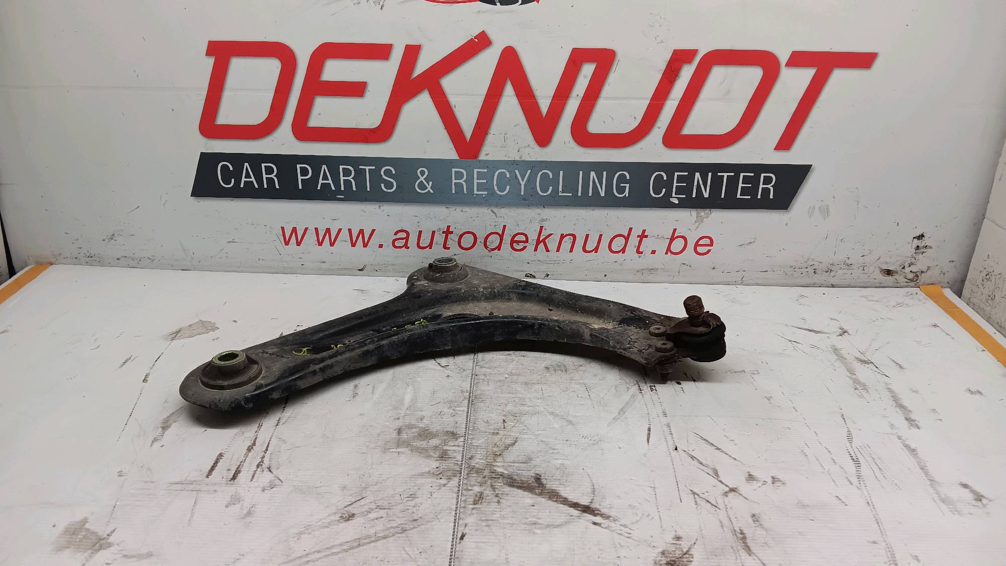 Draagarm links Citroen DS3