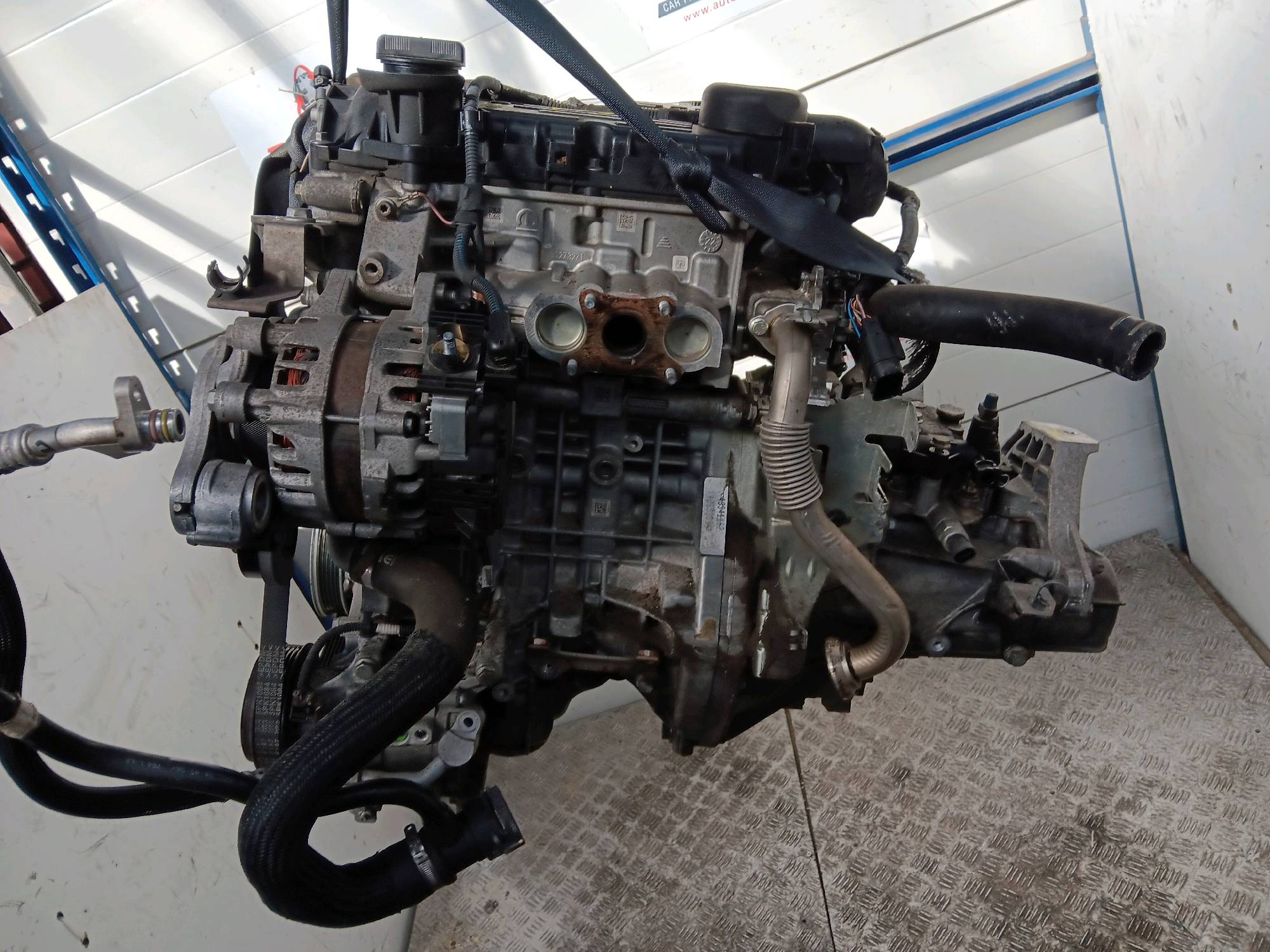 1. Motor Fiat 500 2015 -