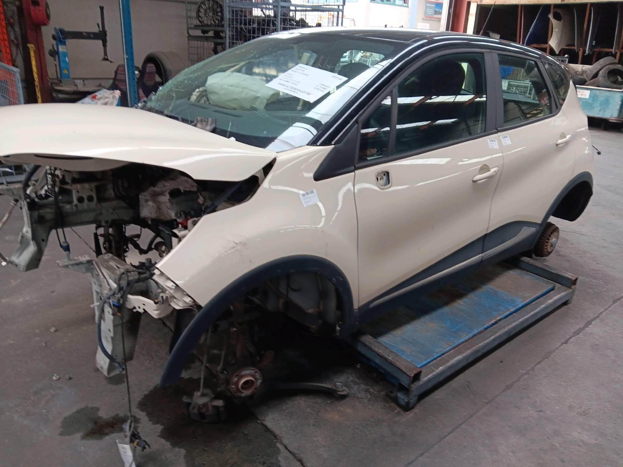 Vleugel links voor Renault Captur I 2013 - 19