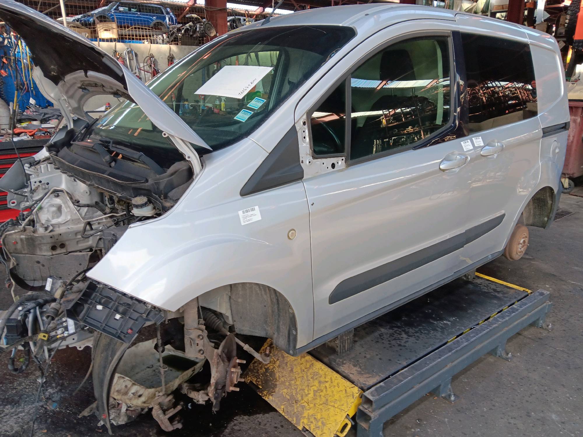 Vleugel links voor Ford COURIER 2014 - 23