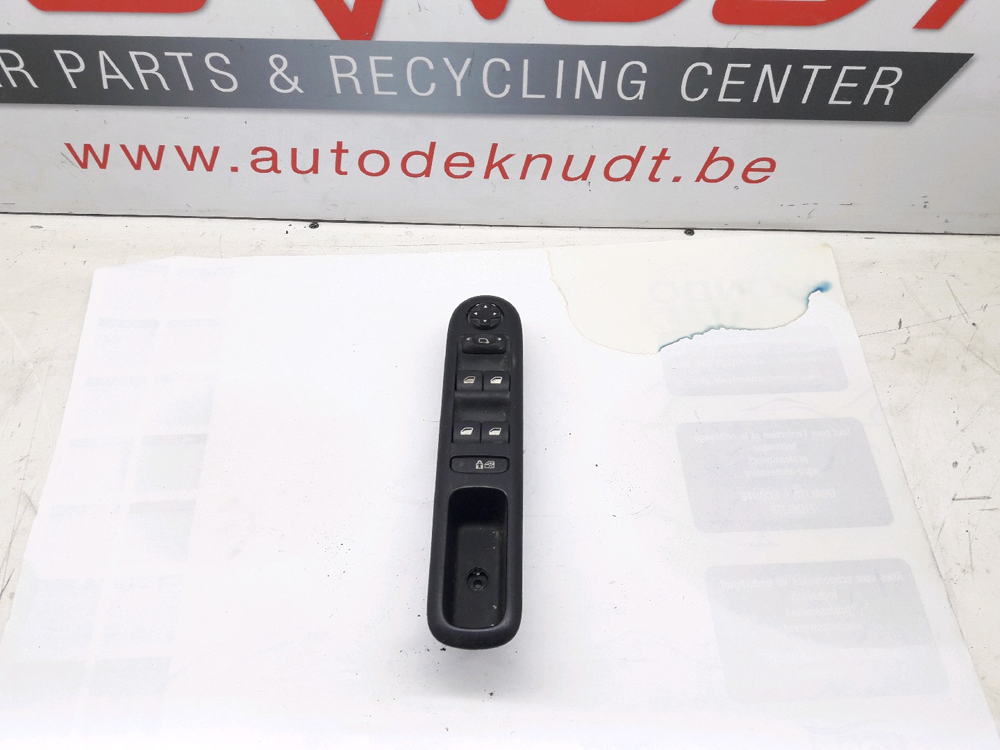 Commande  Peugeot 5008 2009 - 17