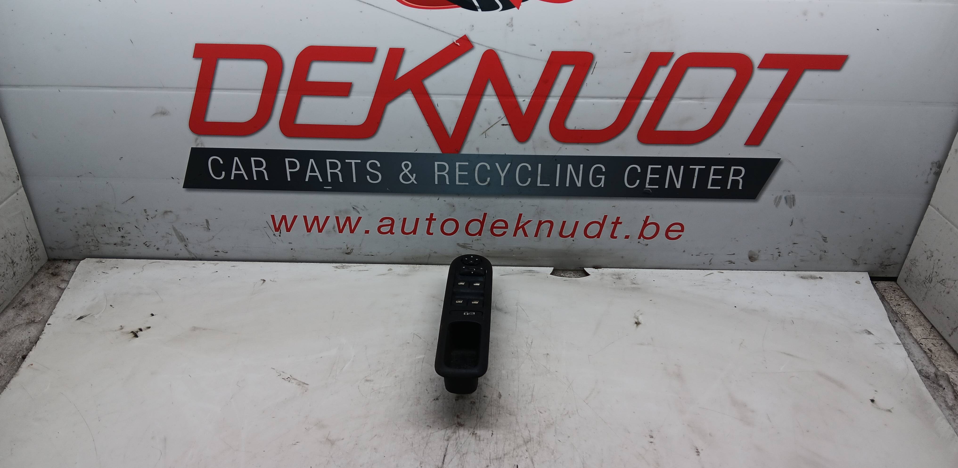 Commande  Peugeot 5008 2009 - 17